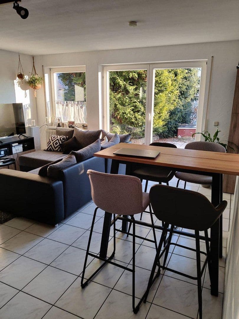 Prenájom bytu 1-izbový 40 m², Aidlingen, Bádensko-Wurttembersko Prenájom bytu 1-izbový 40 m², Aidlingen, Bádensko-Wurttembersko