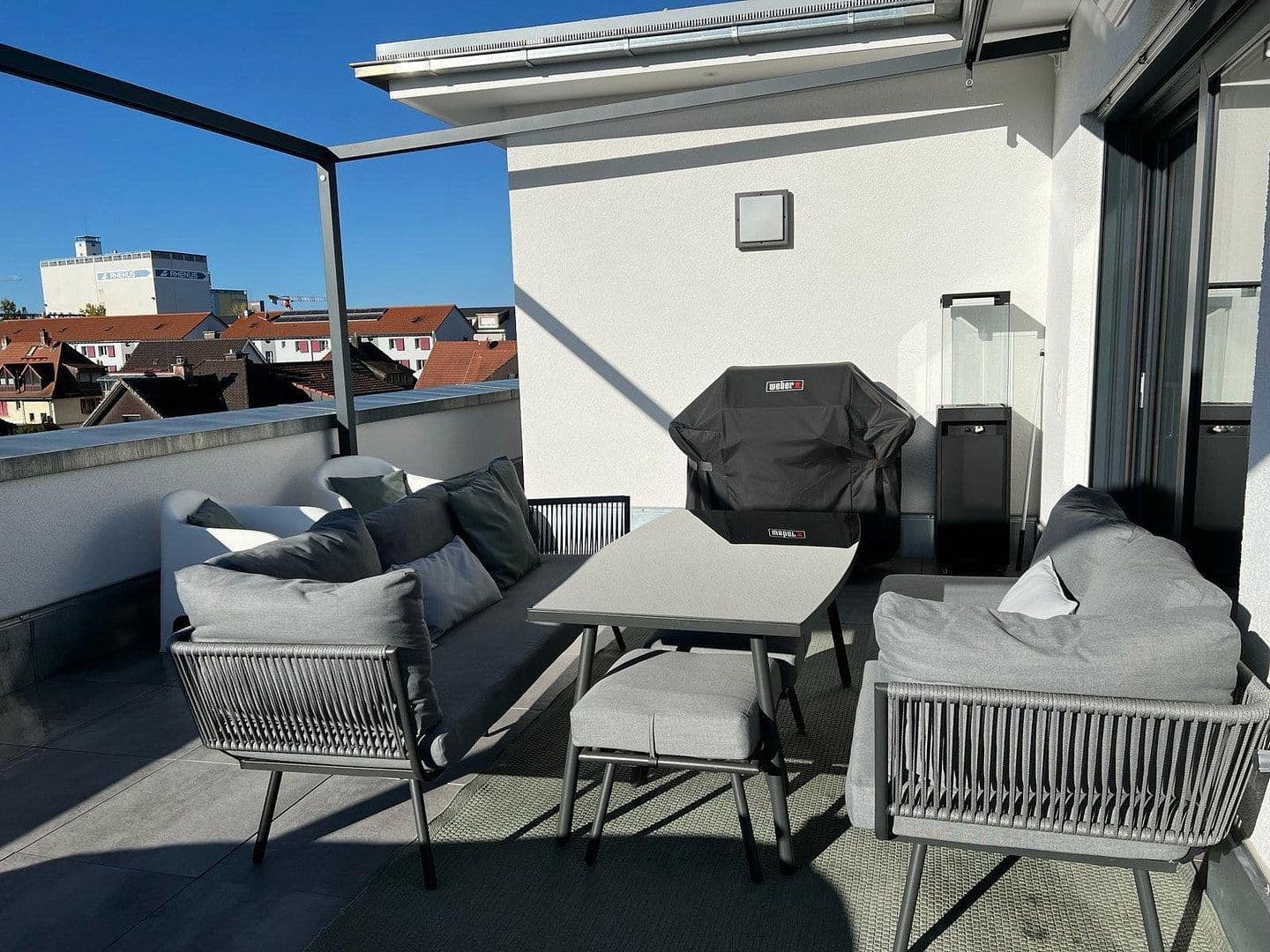 Prenájom bytu 3-izbový 150 m², Weil am Rhein, Bádensko-Wurttembersko Prenájom bytu 3-izbový 150 m², Weil am Rhein, Bádensko-Wurttembersko