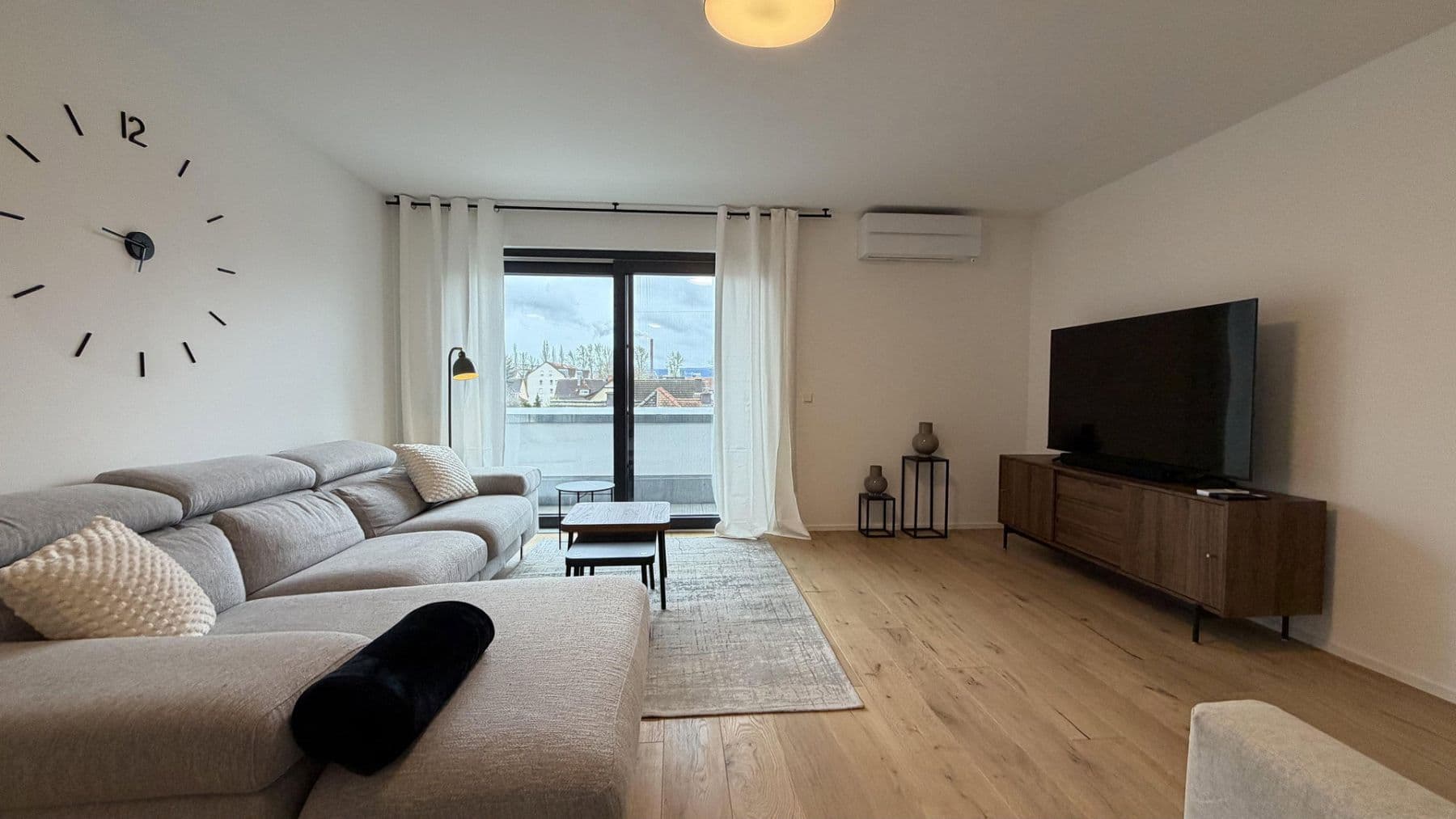 Prenájom bytu 3-izbový 150 m², Weil am Rhein, Bádensko-Wurttembersko Prenájom bytu 3-izbový 150 m², Weil am Rhein, Bádensko-Wurttembersko