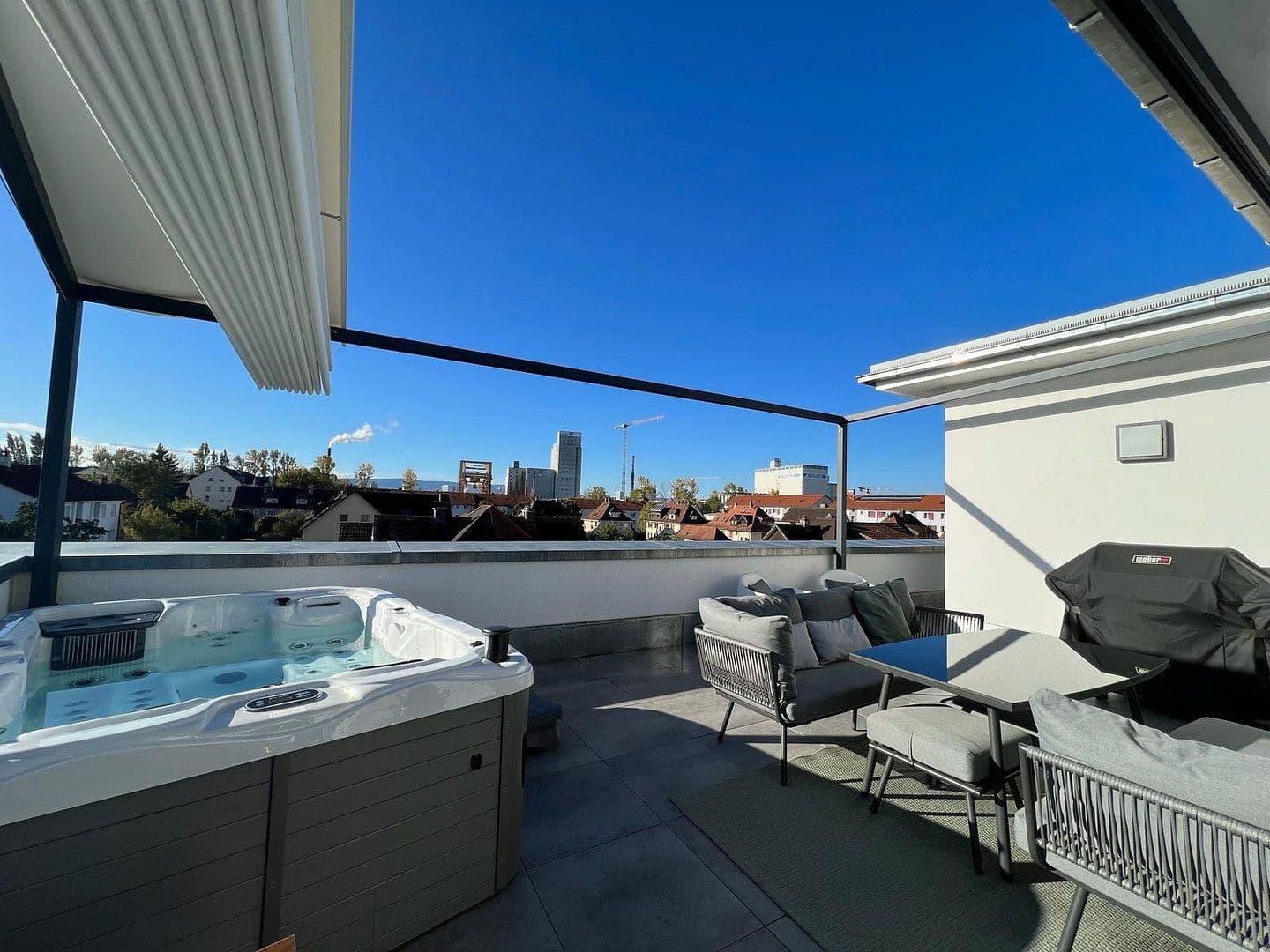 Prenájom bytu 3-izbový 150 m², Weil am Rhein, Bádensko-Wurttembersko Prenájom bytu 3-izbový 150 m², Weil am Rhein, Bádensko-Wurttembersko