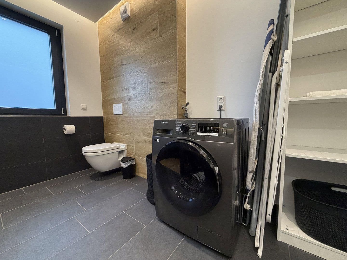 Prenájom bytu 3-izbový 150 m², Weil am Rhein, Bádensko-Wurttembersko Prenájom bytu 3-izbový 150 m², Weil am Rhein, Bádensko-Wurttembersko