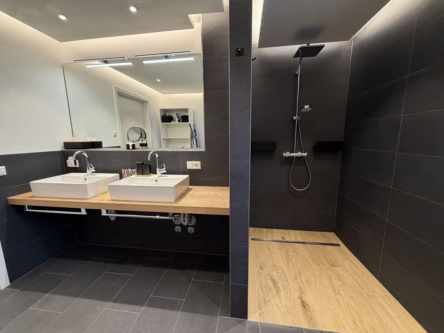 Prenájom bytu 3-izbový 150 m², Weil am Rhein, Bádensko-Wurttembersko Prenájom bytu 3-izbový 150 m², Weil am Rhein, Bádensko-Wurttembersko