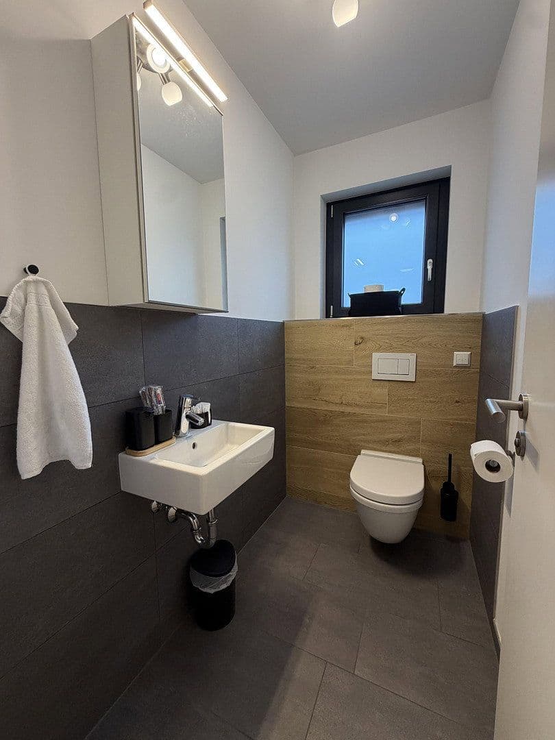 Prenájom bytu 3-izbový 150 m², Weil am Rhein, Bádensko-Wurttembersko Prenájom bytu 3-izbový 150 m², Weil am Rhein, Bádensko-Wurttembersko