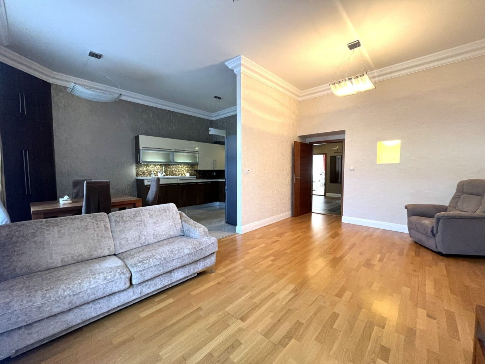 Prenájom bytu 3-izbový 98 m², Puškinovo náměstí, Praha, Praha Prenájom bytu 3-izbový 98 m², Puškinovo náměstí, Praha, Praha