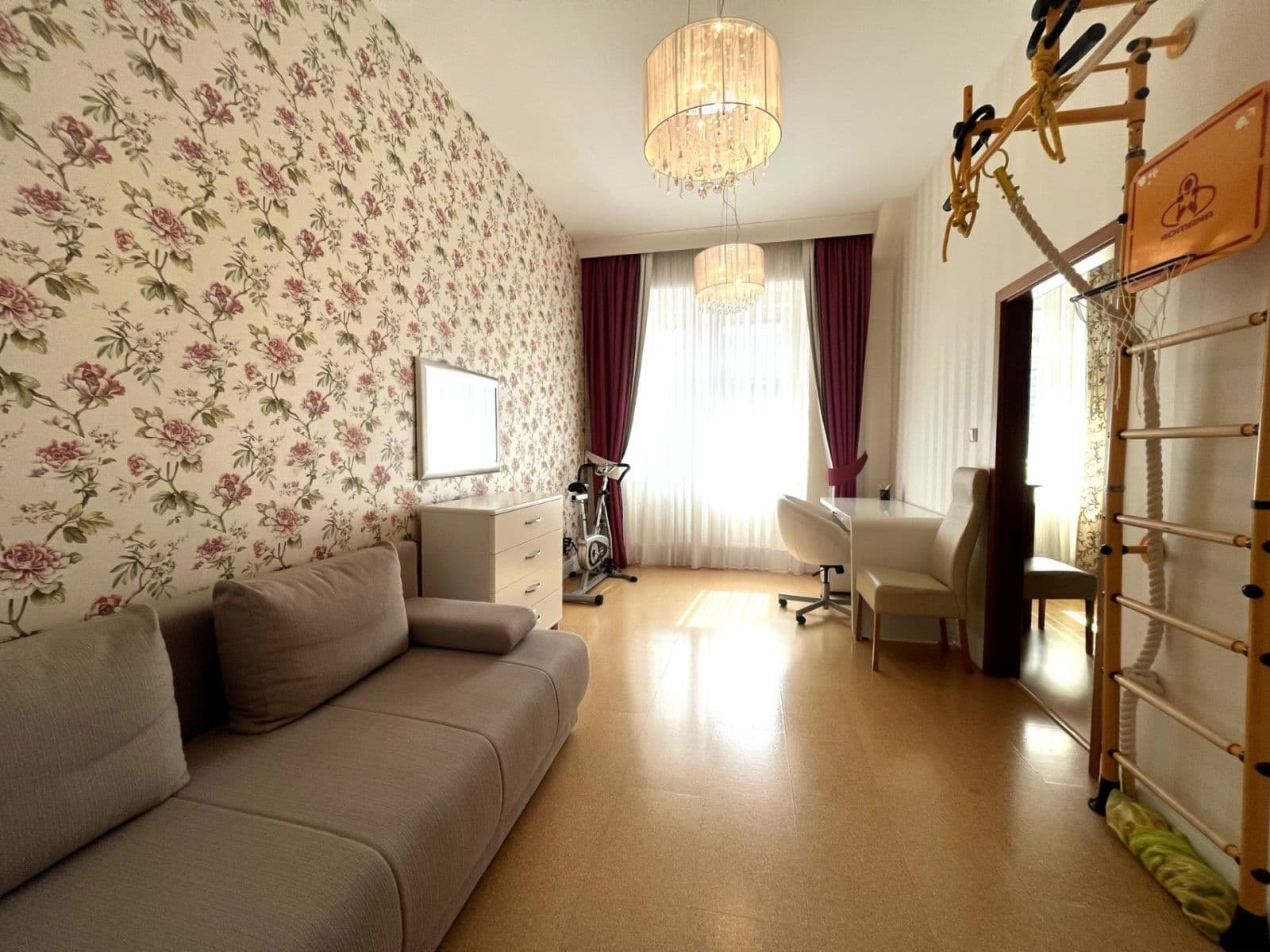 Prenájom bytu 3-izbový 98 m², Puškinovo náměstí, Praha, Praha Prenájom bytu 3-izbový 98 m², Puškinovo náměstí, Praha, Praha