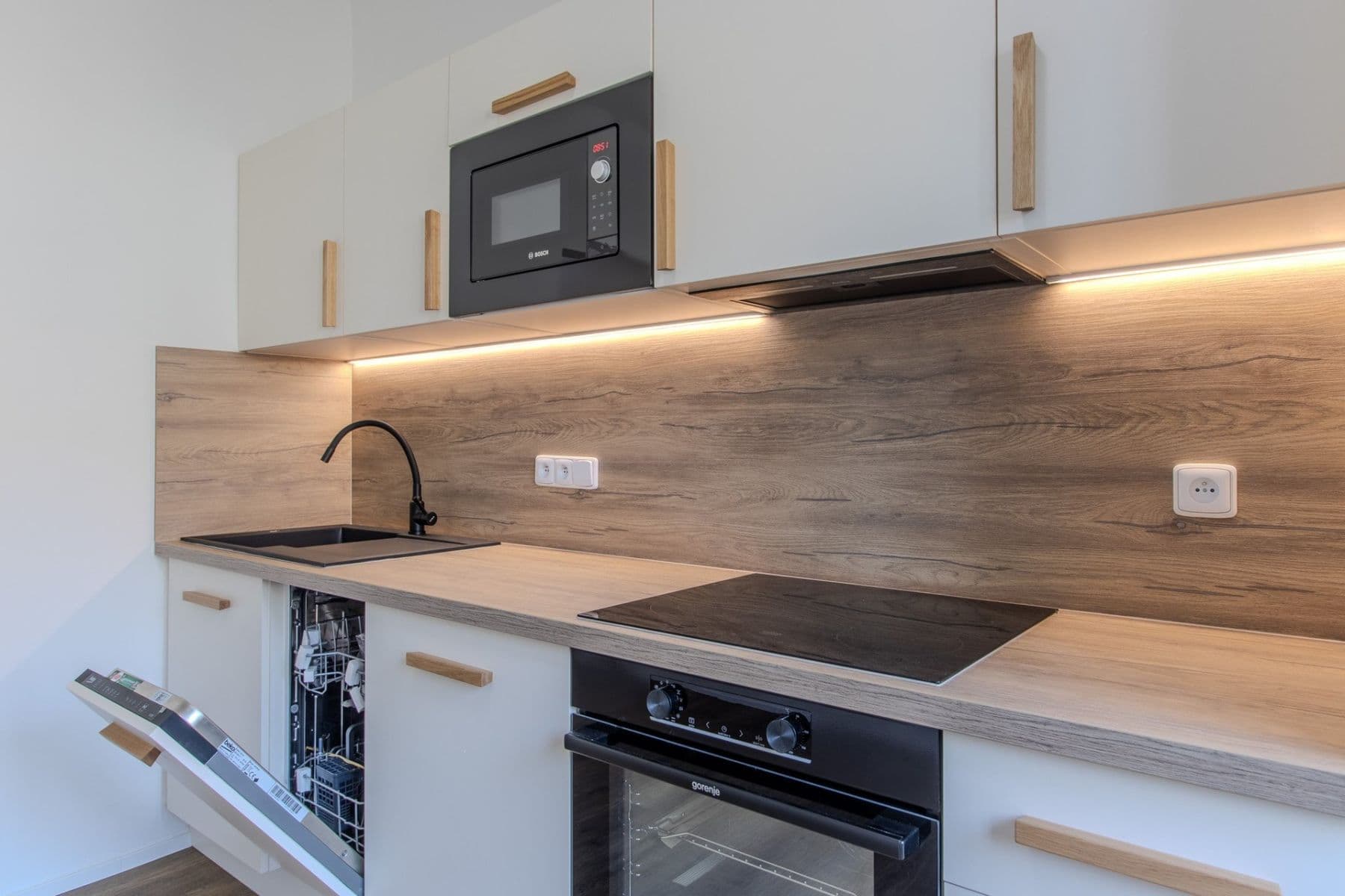 Prenájom bytu 2-izbový 68 m², Herálecká IV, Praha, Praha Prenájom bytu 2-izbový 68 m², Herálecká IV, Praha, Praha