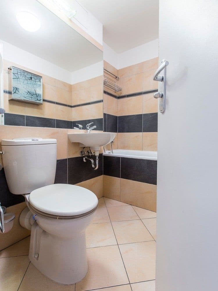 Prenájom bytu 1-izbový 40 m², Skloněná, Praha, Praha Prenájom bytu 1-izbový 40 m², Skloněná, Praha, Praha