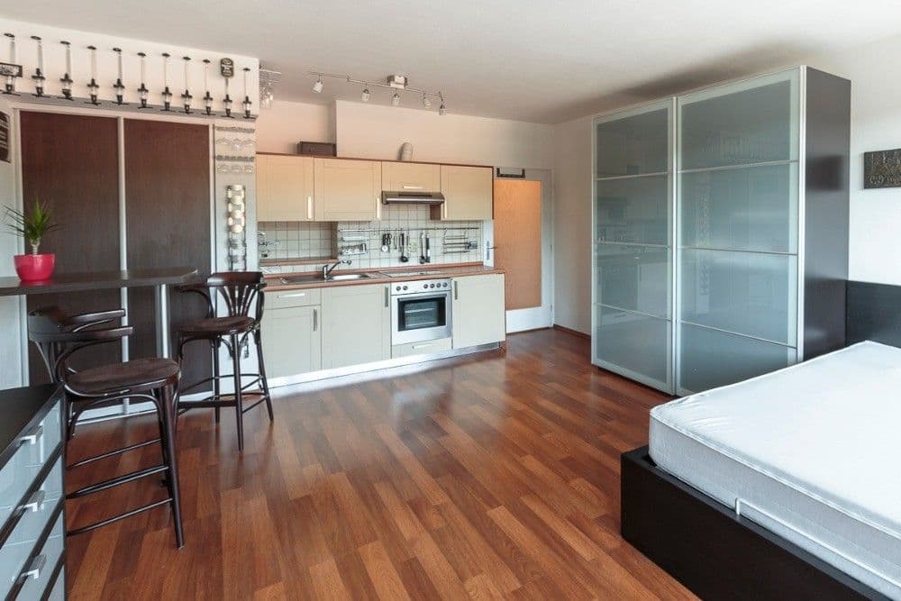 Prenájom bytu 1-izbový 40 m², Skloněná, Praha, Praha Prenájom bytu 1-izbový 40 m², Skloněná, Praha, Praha