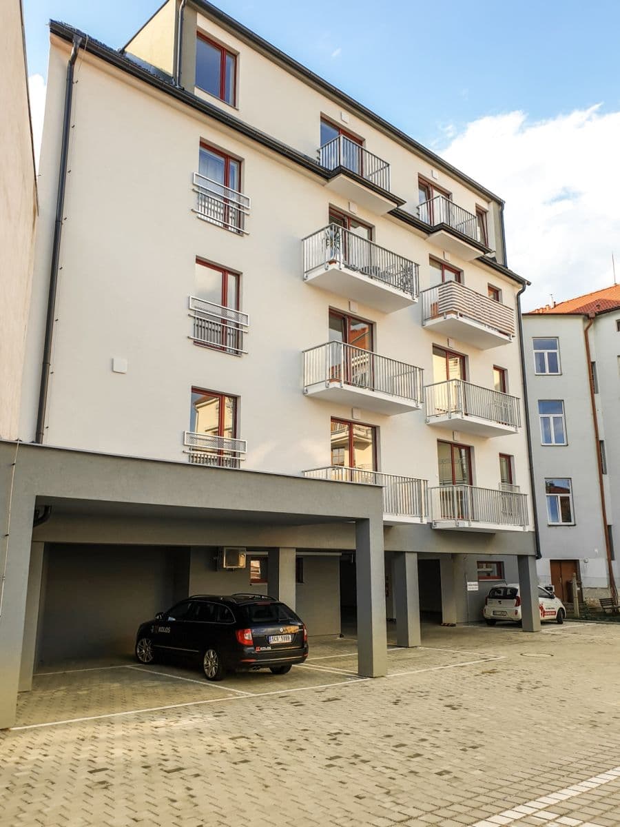 Prenájom garáže 14 m², Rudolfovská tř., České Budějovice, Jihočeský kraj Prenájom garáže 14 m², Rudolfovská tř., České Budějovice, Jihočeský kraj