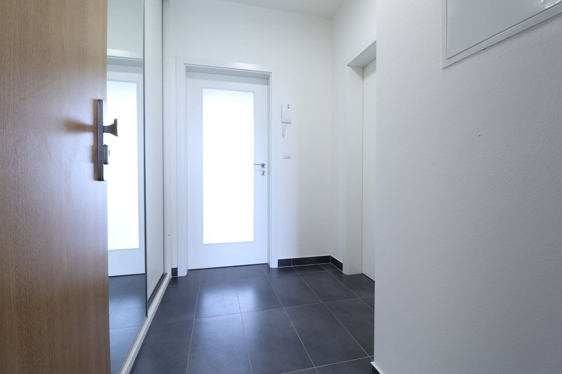 Prenájom bytu 1-izbový 34 m², Modrého, Praha, Praha Prenájom bytu 1-izbový 34 m², Modrého, Praha, Praha