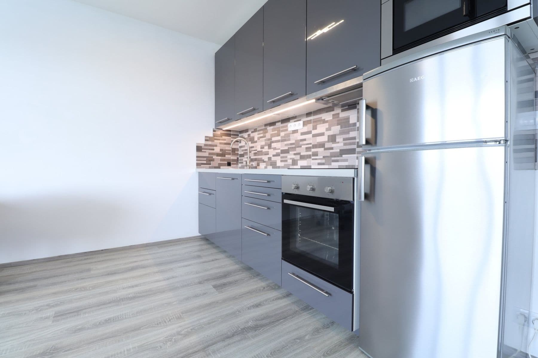 Prenájom bytu 1-izbový 34 m², Modrého, Praha, Praha Prenájom bytu 1-izbový 34 m², Modrého, Praha, Praha
