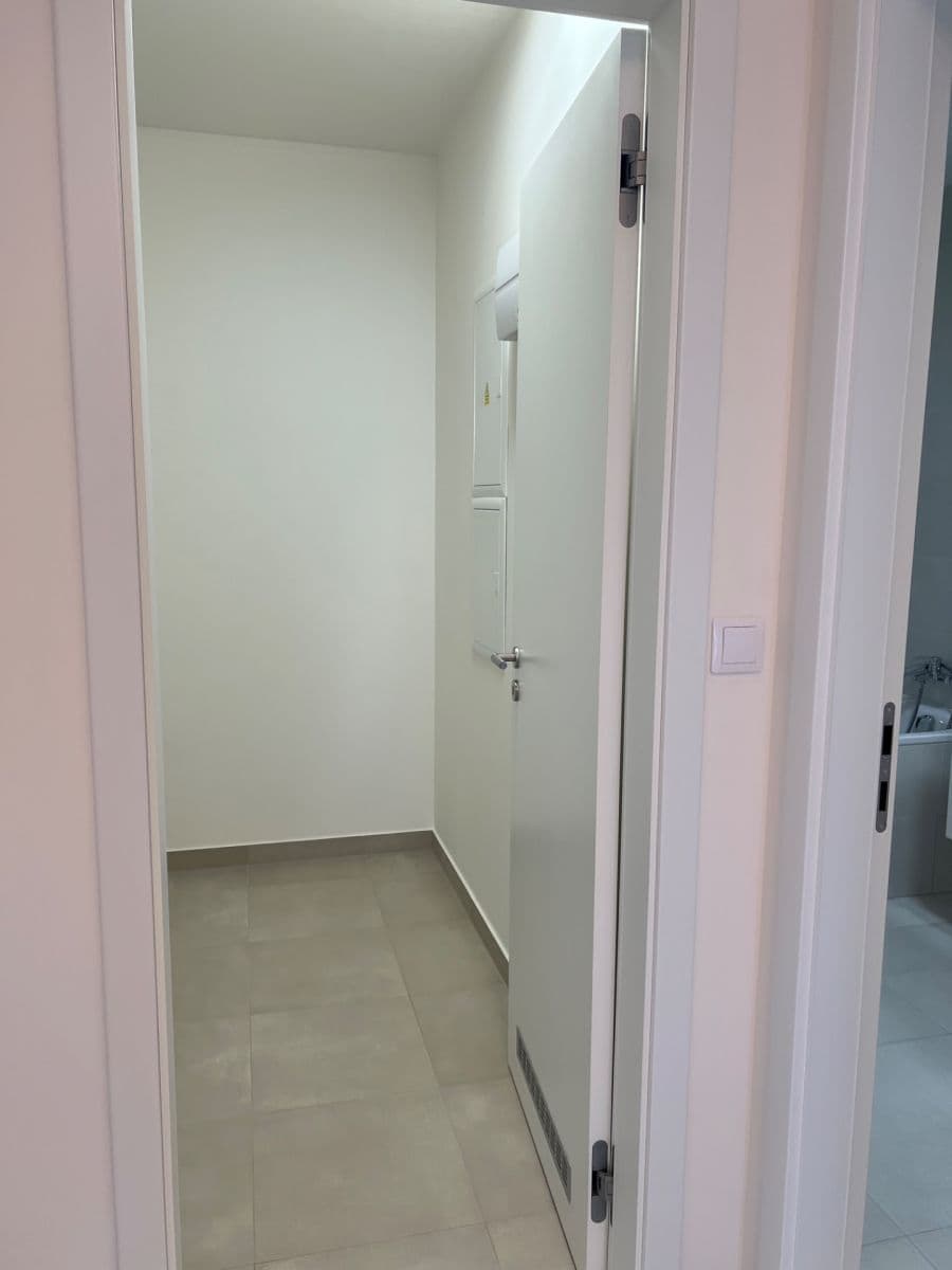 Prenájom bytu 3-izbový 99 m², Pavla Beneše, Praha, Praha Prenájom bytu 3-izbový 99 m², Pavla Beneše, Praha, Praha