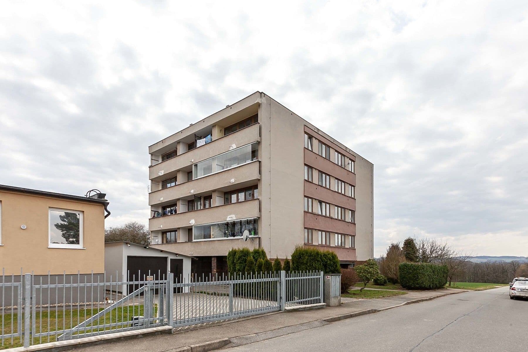 Predaj bytu 3-izbový 67 m², V Sadě, Vlašim, Středočeský kraj Predaj bytu 3-izbový 67 m², V Sadě, Vlašim, Středočeský kraj