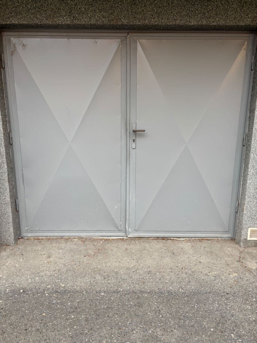 Predaj garáže 19 m², Nad Stadionem, Králův Dvůr, Středočeský kraj Predaj garáže 19 m², Nad Stadionem, Králův Dvůr, Středočeský kraj