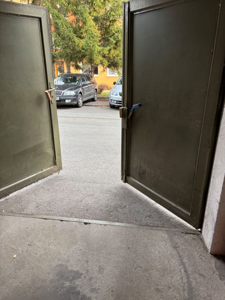 Predaj garáže 19 m², Nad Stadionem, Králův Dvůr, Středočeský kraj Predaj garáže 19 m², Nad Stadionem, Králův Dvůr, Středočeský kraj