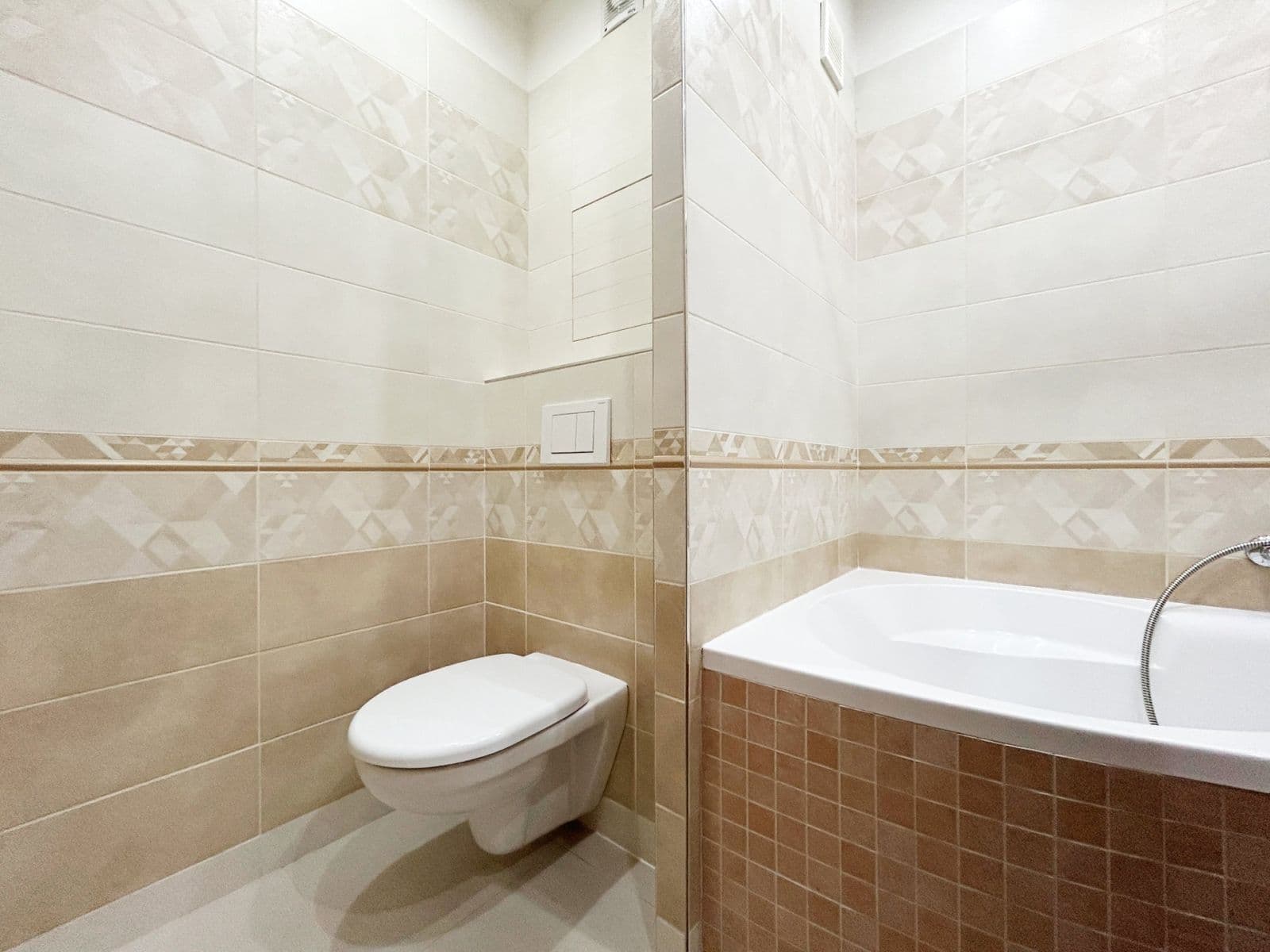 Prenájom bytu 2-izbový 44 m², Ohradní, Praha, Praha Prenájom bytu 2-izbový 44 m², Ohradní, Praha, Praha