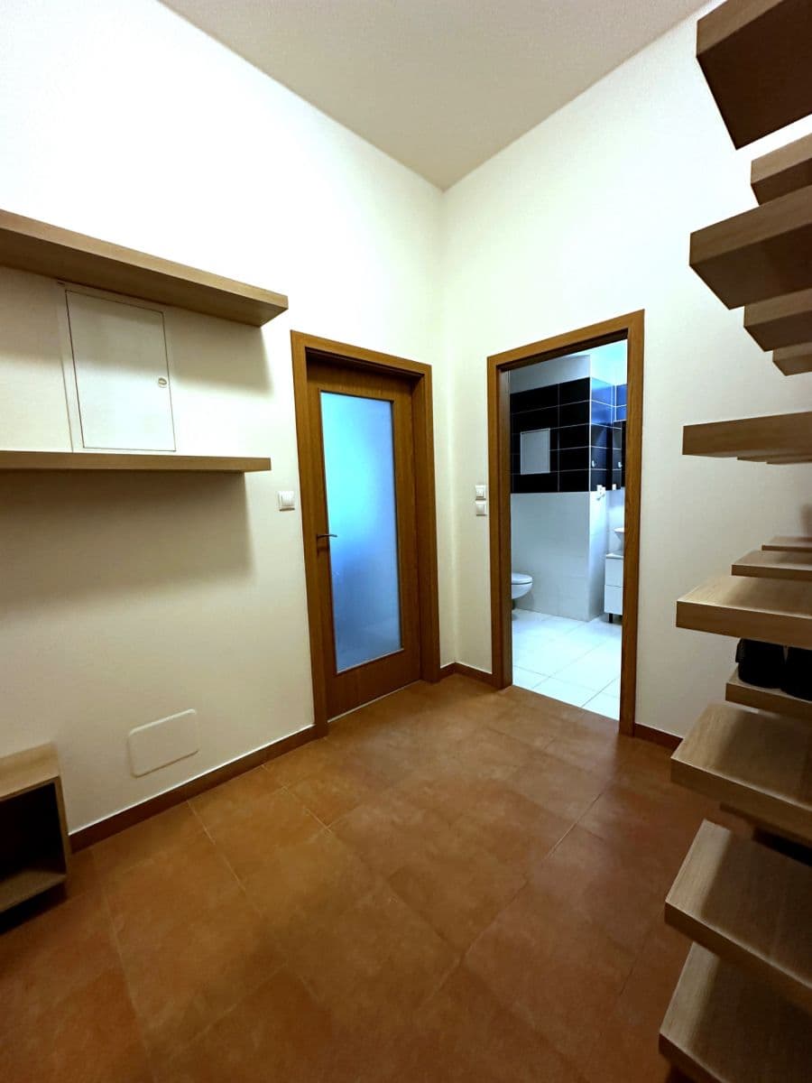 Prenájom bytu 1-izbový 66 m², Březenská, Praha, Praha Prenájom bytu 1-izbový 66 m², Březenská, Praha, Praha