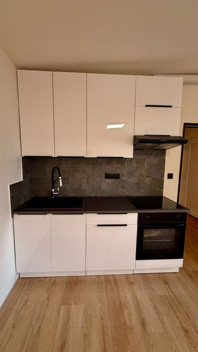 Prenájom bytu 1-izbový 28 m², Pokorného, Praha, Praha Prenájom bytu 1-izbový 28 m², Pokorného, Praha, Praha