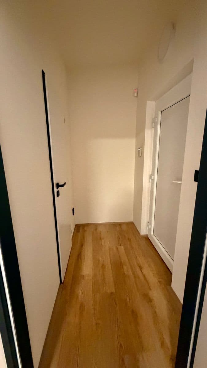 Prenájom bytu 1-izbový 28 m², Pokorného, Praha, Praha Prenájom bytu 1-izbový 28 m², Pokorného, Praha, Praha