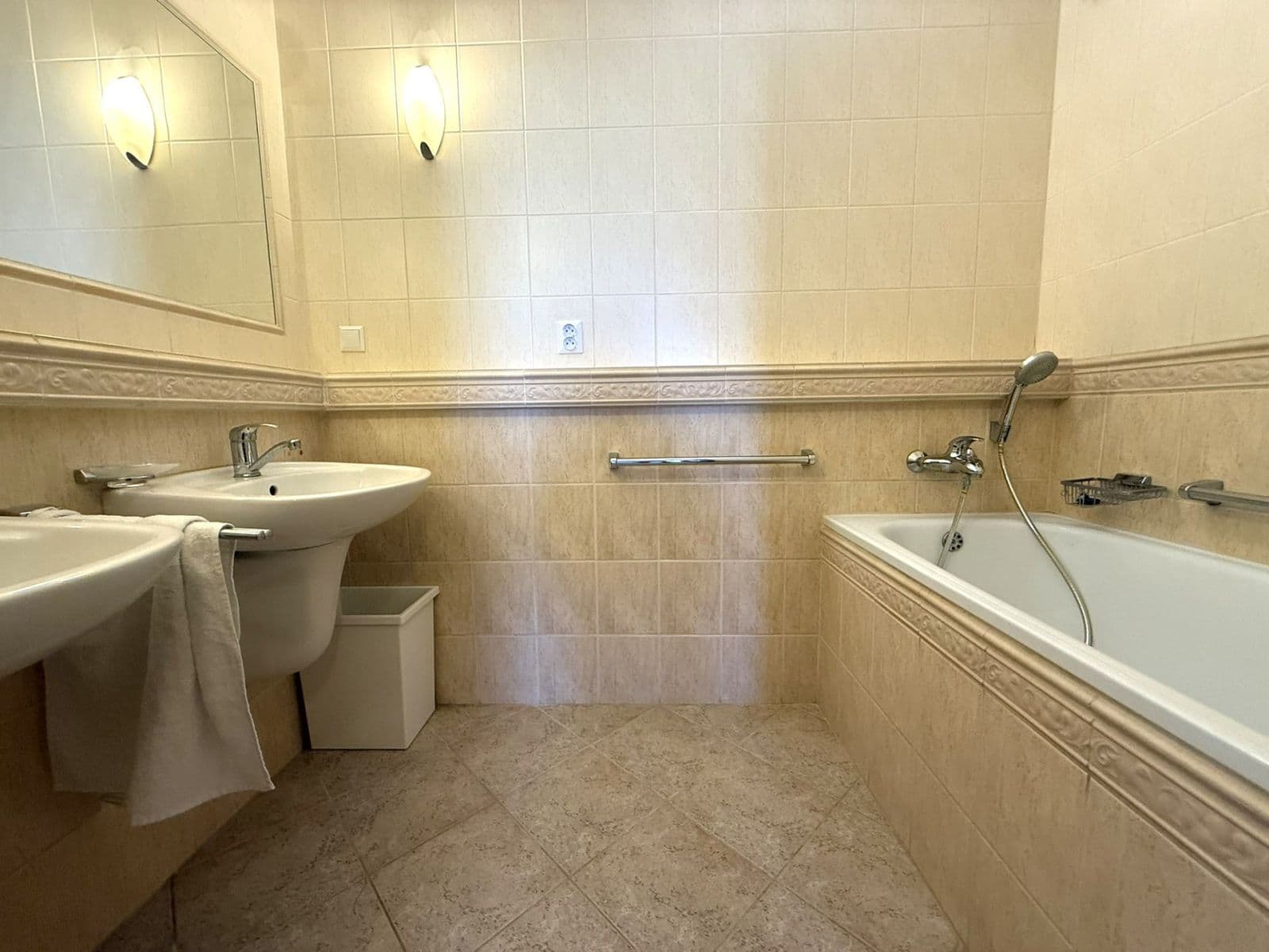 Prenájom bytu 3-izbový 68 m², Studená, Ružinov, Bratislavský kraj Prenájom bytu 3-izbový 68 m², Studená, Ružinov, Bratislavský kraj