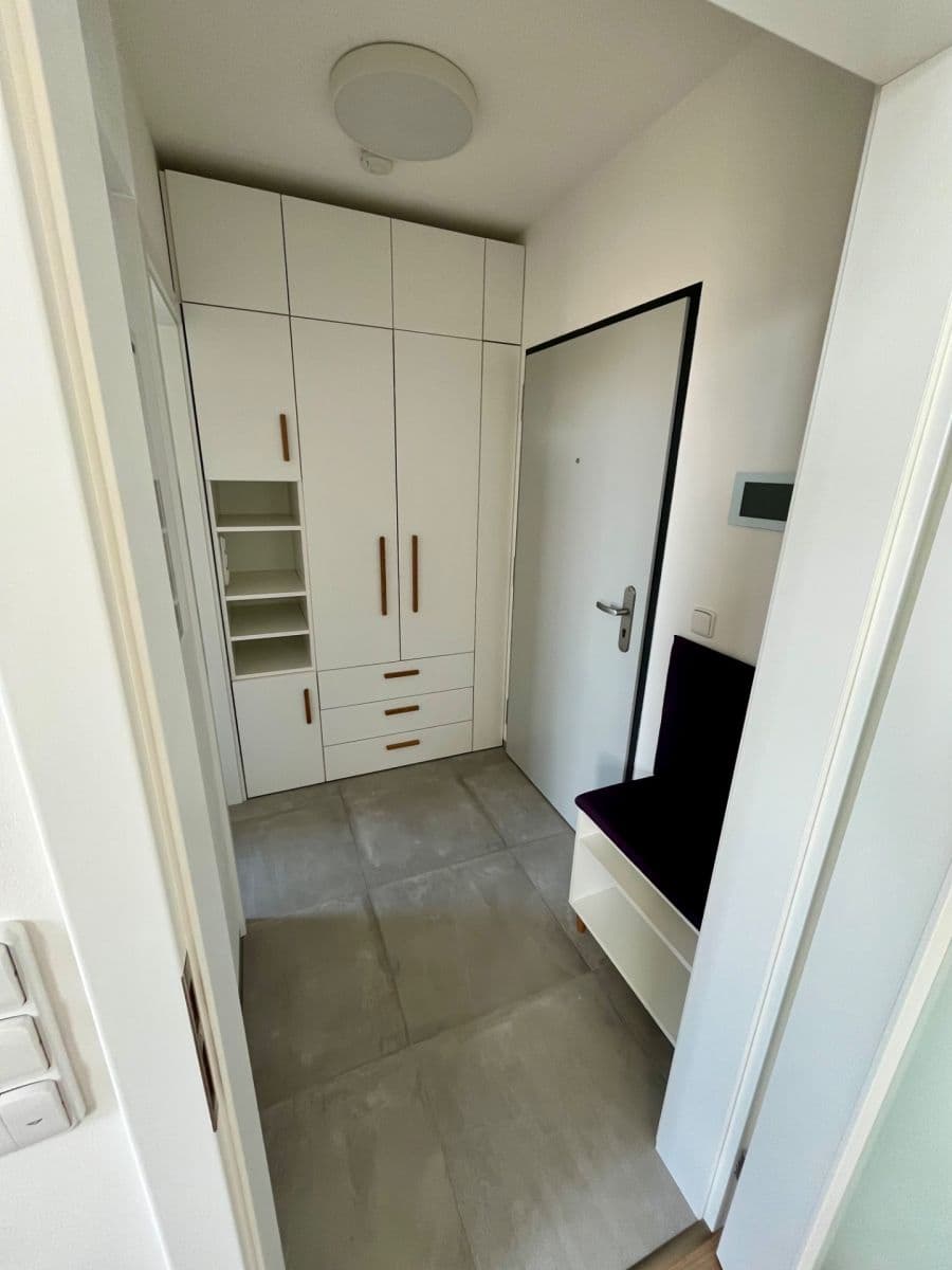 Prenájom bytu 2-izbový 37 m², Třebohostická, Praha, Praha Prenájom bytu 2-izbový 37 m², Třebohostická, Praha, Praha