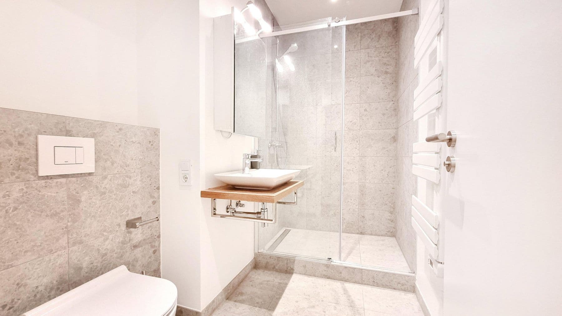 Prenájom bytu 4-izbový 80 m², Leystraße 42, Wien, Viedeň Prenájom bytu 4-izbový 80 m², Leystraße 42, Wien, Viedeň