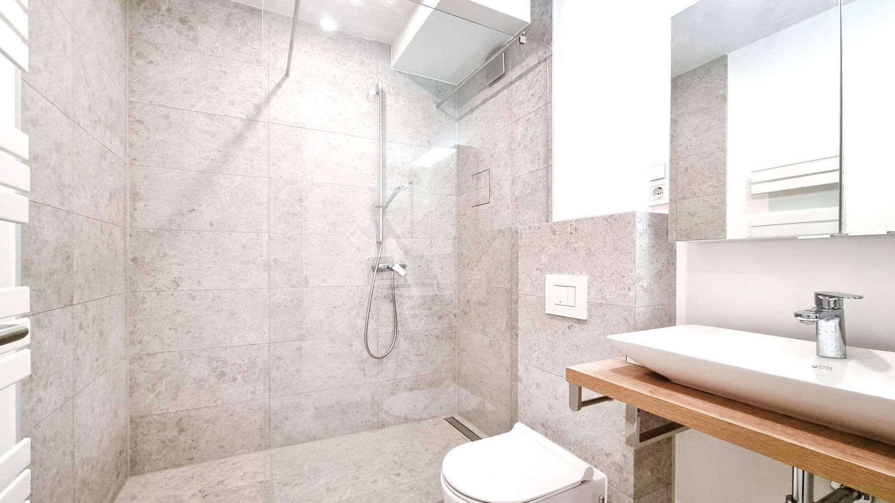 Prenájom bytu 4-izbový 80 m², Leystraße 42, Wien, Viedeň Prenájom bytu 4-izbový 80 m², Leystraße 42, Wien, Viedeň