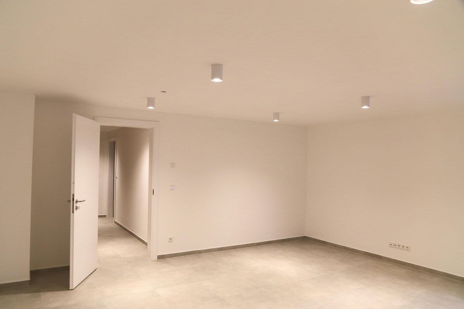 Prenájom domu 205 m², pozemek 311 m², Meerbusch, Severné Porýnie - Westfálsko Prenájom domu 205 m², pozemek 311 m², Meerbusch, Severné Porýnie - Westfálsko