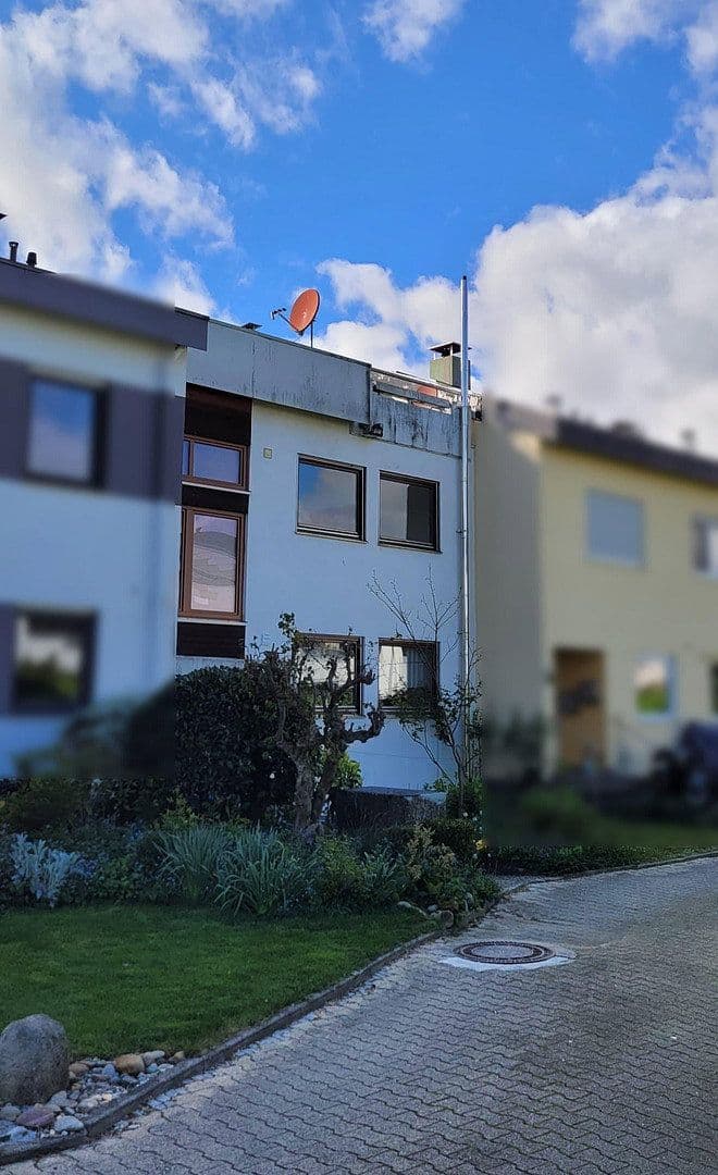 Prenájom bytu 3-izbový 74 m², Limburgstraße, Dettingen unter Teck, Bádensko-Wurttembersko Prenájom bytu 3-izbový 74 m², Limburgstraße, Dettingen unter Teck, Bádensko-Wurttembersko
