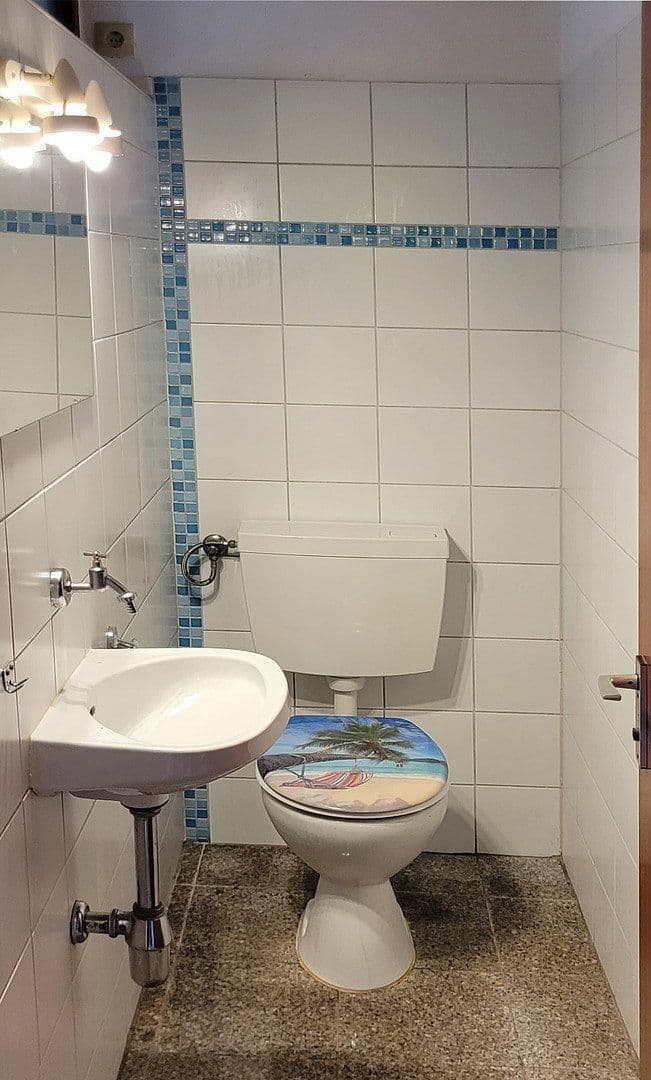 Prenájom bytu 3-izbový 74 m², Limburgstraße, Dettingen unter Teck, Bádensko-Wurttembersko Prenájom bytu 3-izbový 74 m², Limburgstraße, Dettingen unter Teck, Bádensko-Wurttembersko