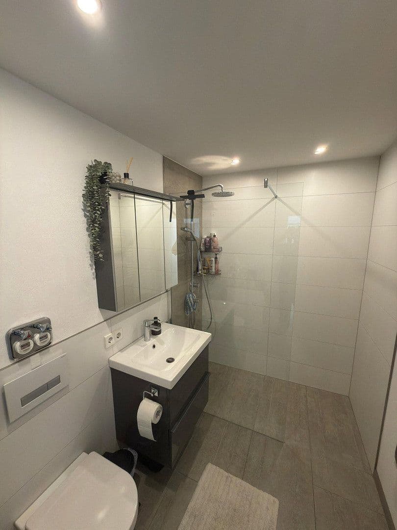 Prenájom bytu 3-izbový 74 m², Schwieberdingen, Bádensko-Wurttembersko Prenájom bytu 3-izbový 74 m², Schwieberdingen, Bádensko-Wurttembersko