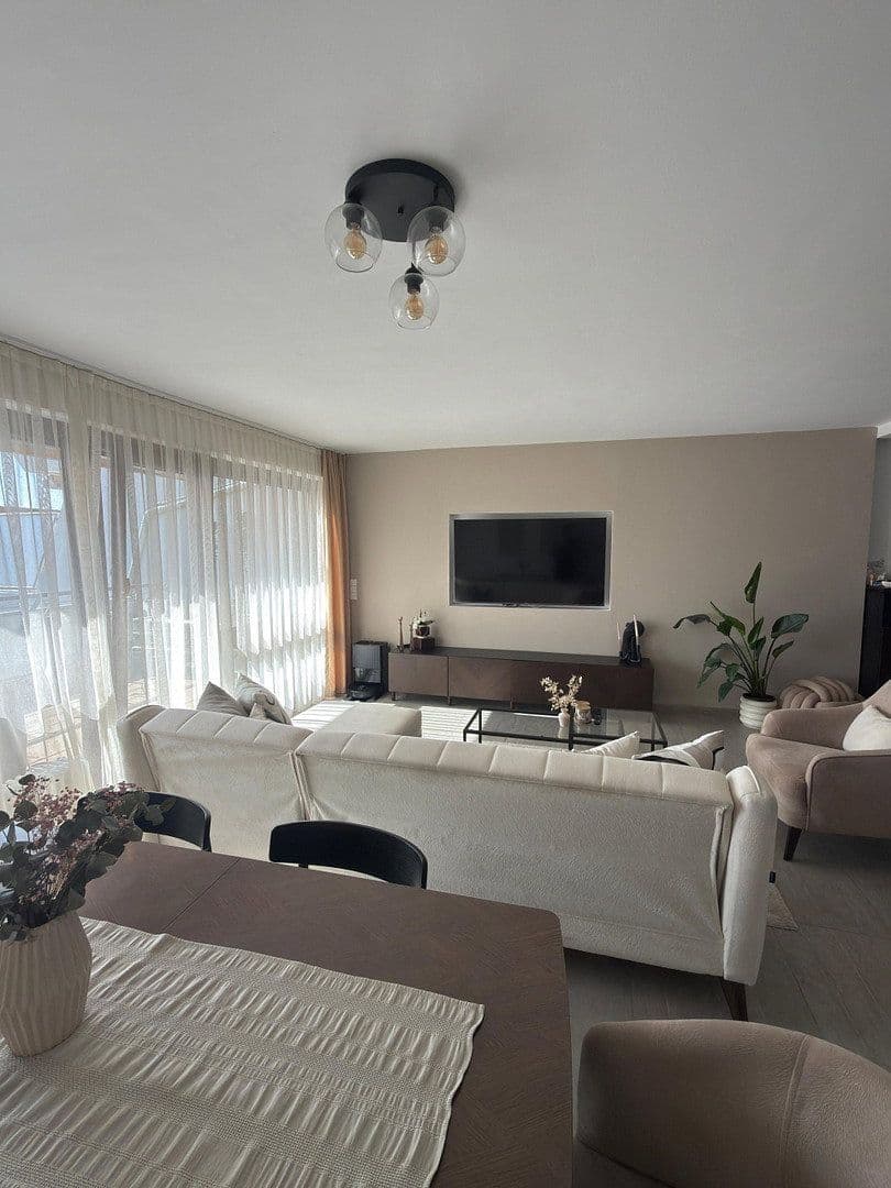 Prenájom bytu 3-izbový 74 m², Schwieberdingen, Bádensko-Wurttembersko Prenájom bytu 3-izbový 74 m², Schwieberdingen, Bádensko-Wurttembersko