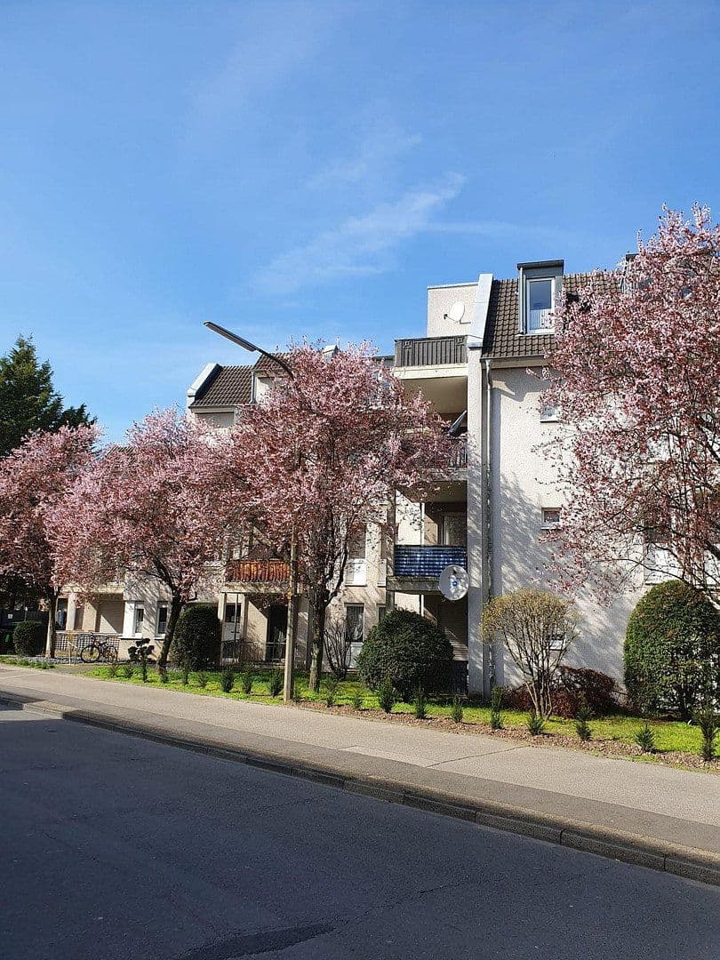 Prenájom bytu 4-izbový 102 m², Markusstr. 9, Niederkassel, Severné Porýnie - Westfálsko Prenájom bytu 4-izbový 102 m², Markusstr. 9, Niederkassel, Severné Porýnie - Westfálsko