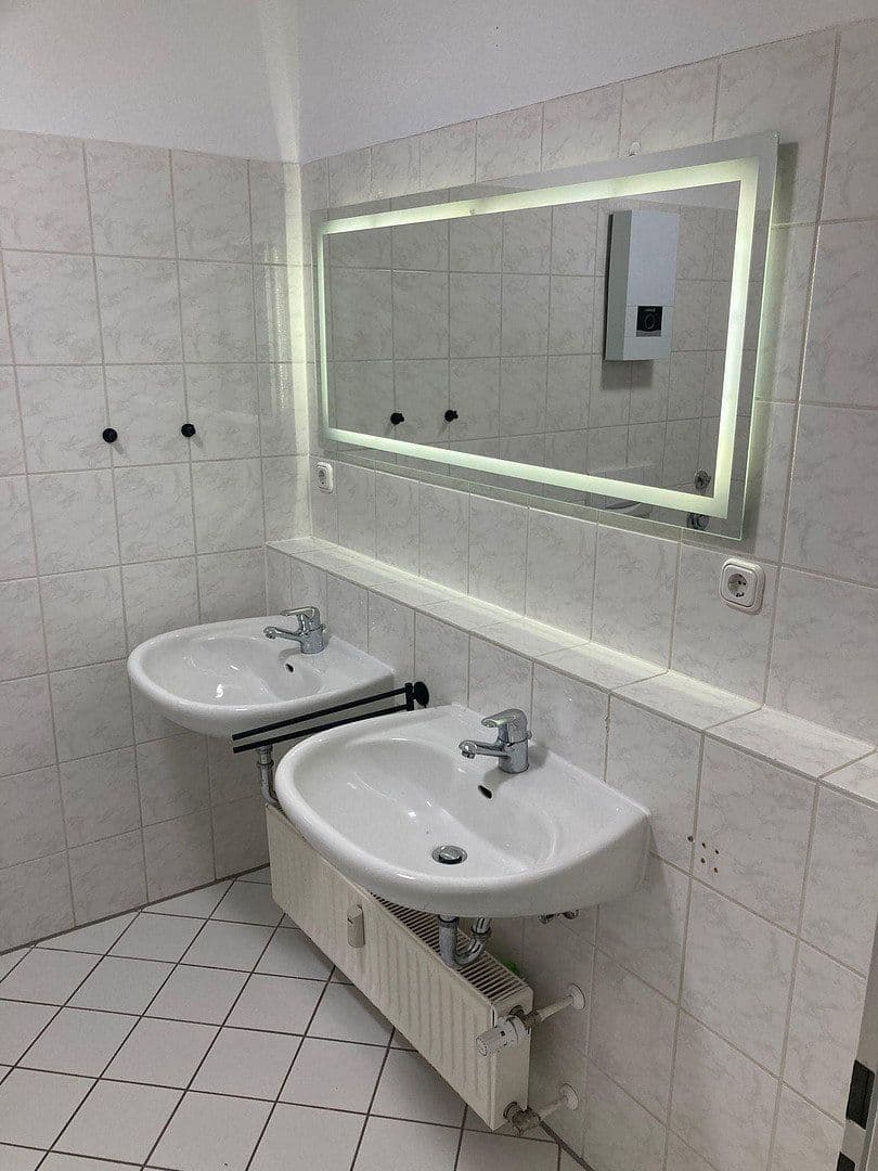 Prenájom bytu 4-izbový 102 m², Markusstr. 9, Niederkassel, Severné Porýnie - Westfálsko Prenájom bytu 4-izbový 102 m², Markusstr. 9, Niederkassel, Severné Porýnie - Westfálsko