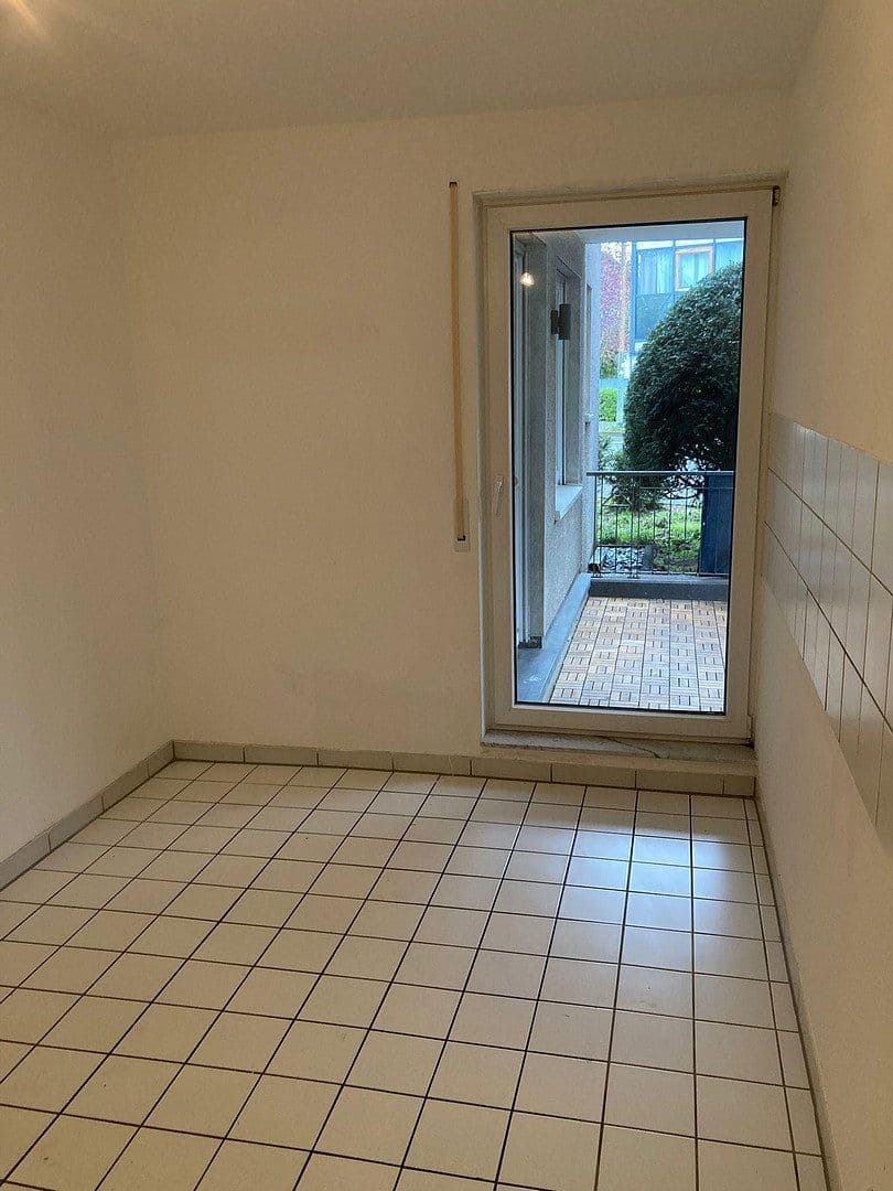 Prenájom bytu 4-izbový 102 m², Markusstr. 9, Niederkassel, Severné Porýnie - Westfálsko Prenájom bytu 4-izbový 102 m², Markusstr. 9, Niederkassel, Severné Porýnie - Westfálsko