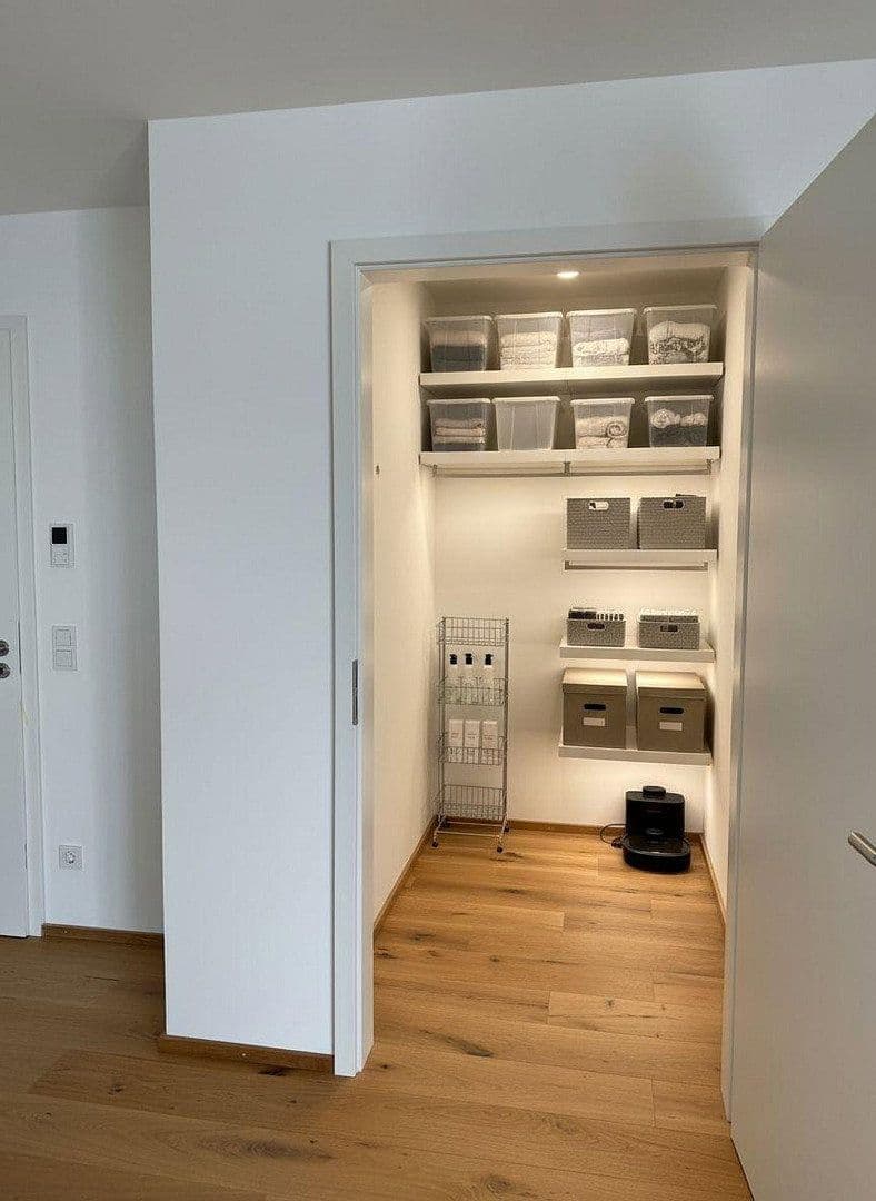 Prenájom bytu 2-izbový 56 m², München, Bavorsko Prenájom bytu 2-izbový 56 m², München, Bavorsko