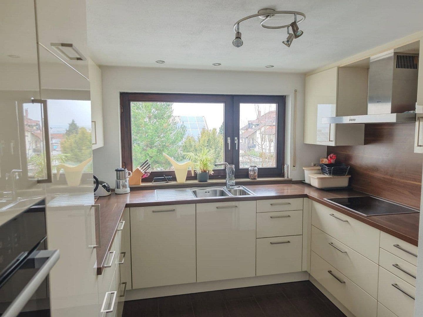 Predaj domu 160 m², pozemek 307 m², Neuhausen auf den Fildern, Bádensko-Wurttembersko Predaj domu 160 m², pozemek 307 m², Neuhausen auf den Fildern, Bádensko-Wurttembersko