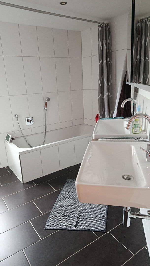 Predaj domu 160 m², pozemek 307 m², Neuhausen auf den Fildern, Bádensko-Wurttembersko Predaj domu 160 m², pozemek 307 m², Neuhausen auf den Fildern, Bádensko-Wurttembersko