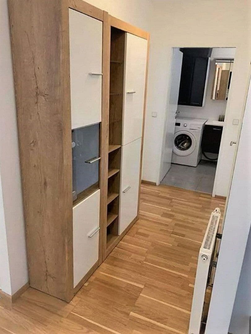 Prenájom bytu 2-izbový 35 m², Linz, Horné Rakúsko Prenájom bytu 2-izbový 35 m², Linz, Horné Rakúsko