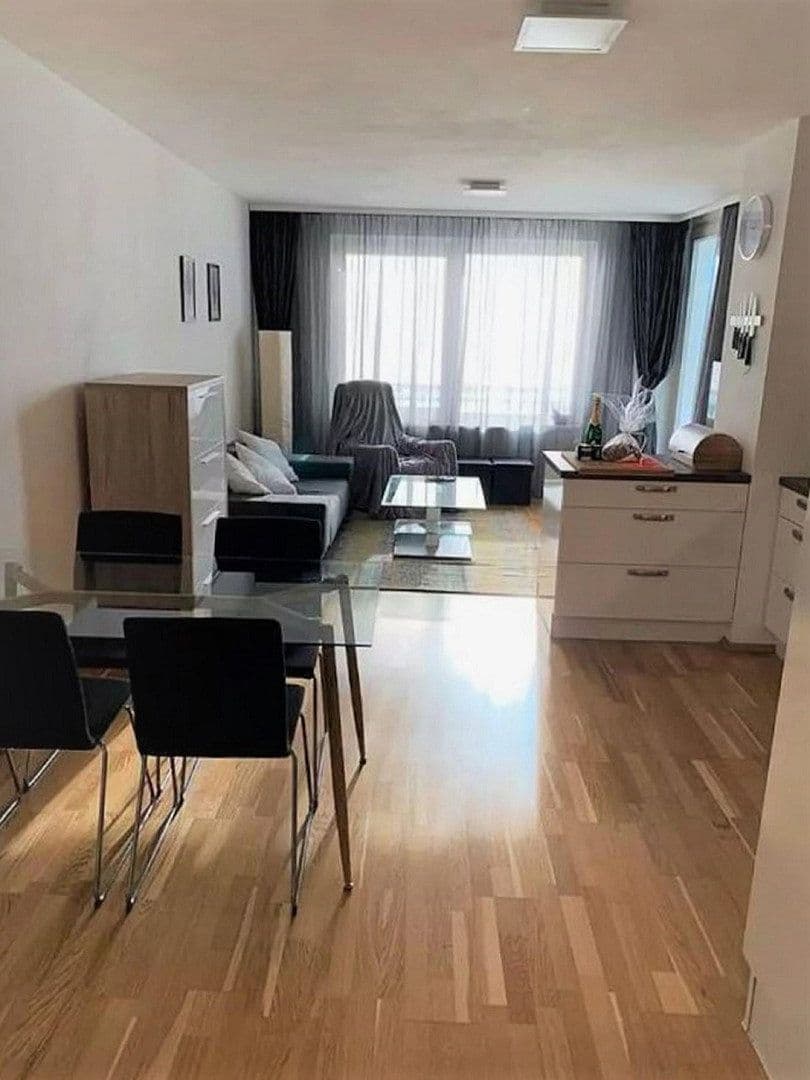 Prenájom bytu 2-izbový 35 m², Linz, Horné Rakúsko Prenájom bytu 2-izbový 35 m², Linz, Horné Rakúsko