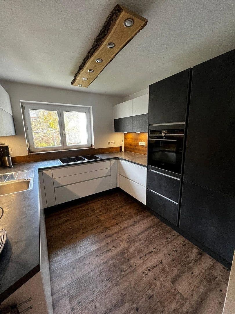 Prenájom bytu 2-izbový 63 m², Tuttlingen, Bádensko-Wurttembersko Prenájom bytu 2-izbový 63 m², Tuttlingen, Bádensko-Wurttembersko