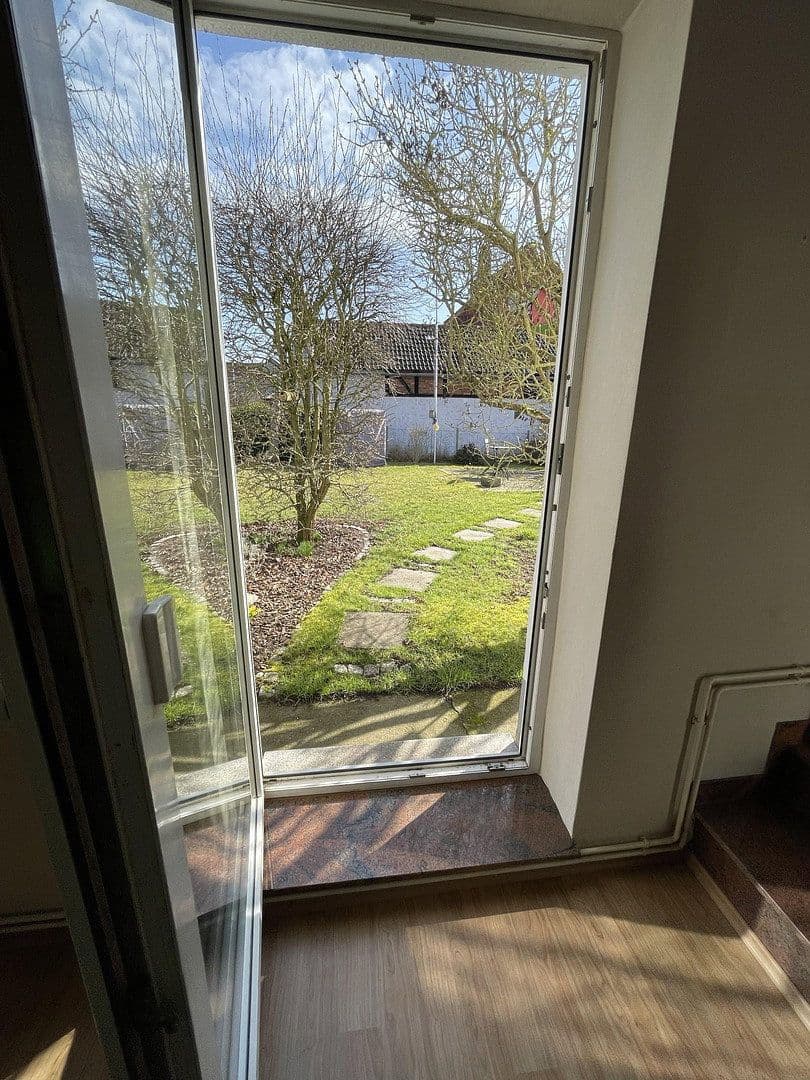 Prenájom bytu 4-izbový 137 m², Hauptstr. 34, Helmstedt, Dolné Sasko Prenájom bytu 4-izbový 137 m², Hauptstr. 34, Helmstedt, Dolné Sasko