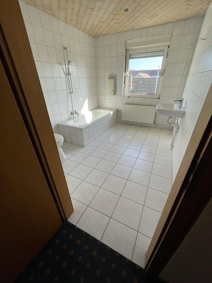 Prenájom bytu 4-izbový 137 m², Hauptstr. 34, Helmstedt, Dolné Sasko Prenájom bytu 4-izbový 137 m², Hauptstr. 34, Helmstedt, Dolné Sasko