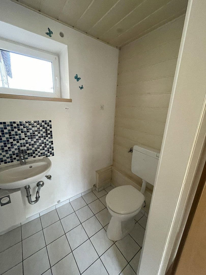 Prenájom bytu 4-izbový 137 m², Hauptstr. 34, Helmstedt, Dolné Sasko Prenájom bytu 4-izbový 137 m², Hauptstr. 34, Helmstedt, Dolné Sasko