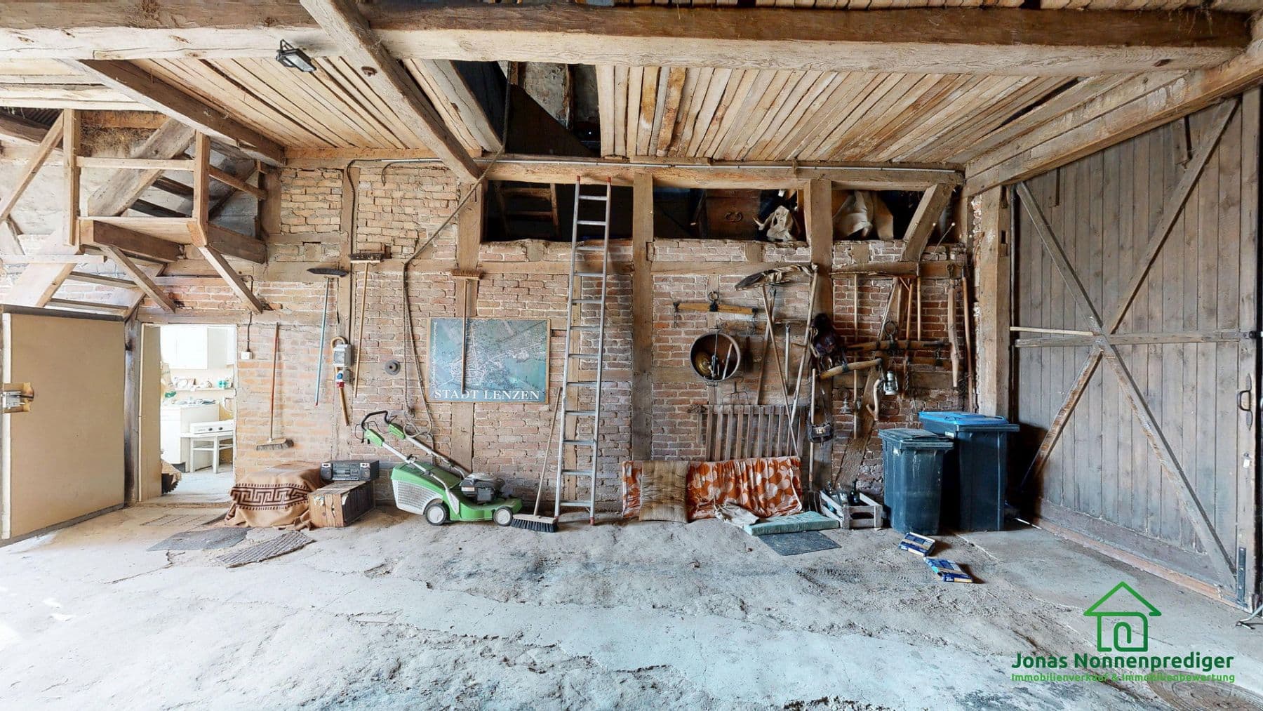 Predaj domu 131 m², pozemek 1.221 m², Berliner Straße 38a, Lenzen (Elbe), Brandenbursko Predaj domu 131 m², pozemek 1.221 m², Berliner Straße 38a, Lenzen (Elbe), Brandenbursko