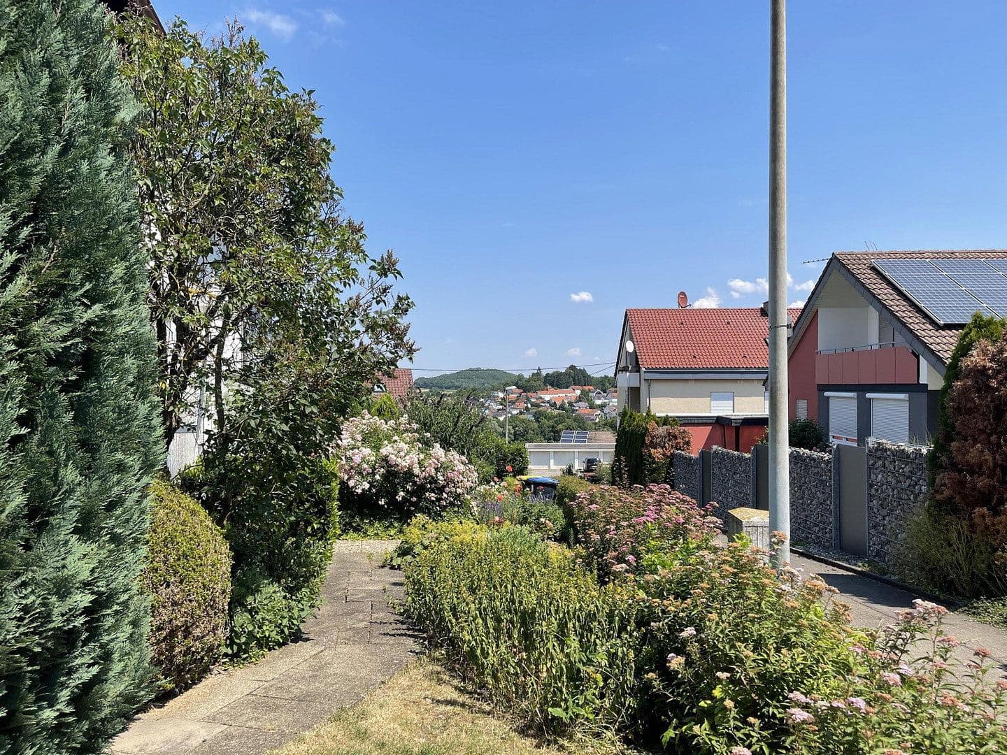 Predaj domu 92 m², pozemek 471 m², Silberdistelweg 18, Reutlingen, Bádensko-Wurttembersko Predaj domu 92 m², pozemek 471 m², Silberdistelweg 18, Reutlingen, Bádensko-Wurttembersko