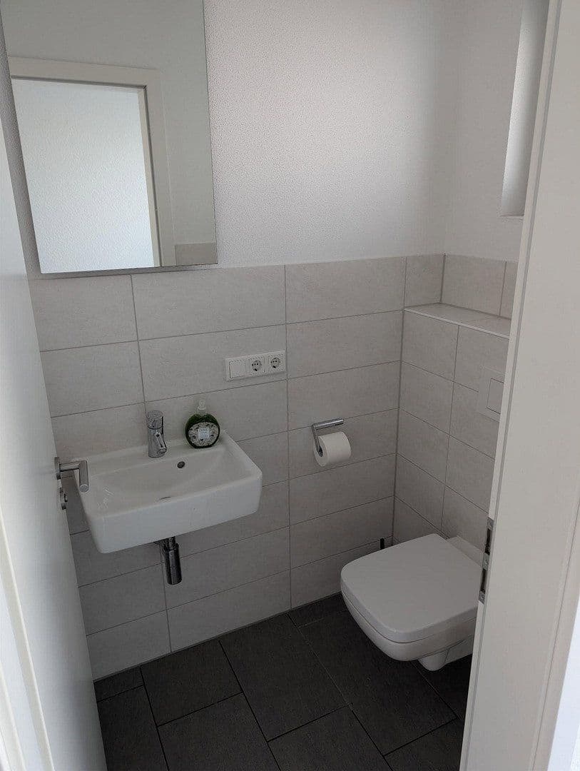 Prenájom domu 189 m², pozemek 343 m², Im Brünnel 26A, Hirschberg an der Bergstraße, Bádensko-Wurttembersko Prenájom domu 189 m², pozemek 343 m², Im Brünnel 26A, Hirschberg an der Bergstraße, Bádensko-Wurttembersko