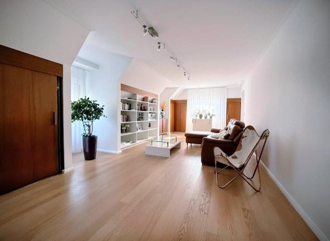 Predaj domu 295 m², pozemek 1.070 m², Bremen, Brémy Predaj domu 295 m², pozemek 1.070 m², Bremen, Brémy