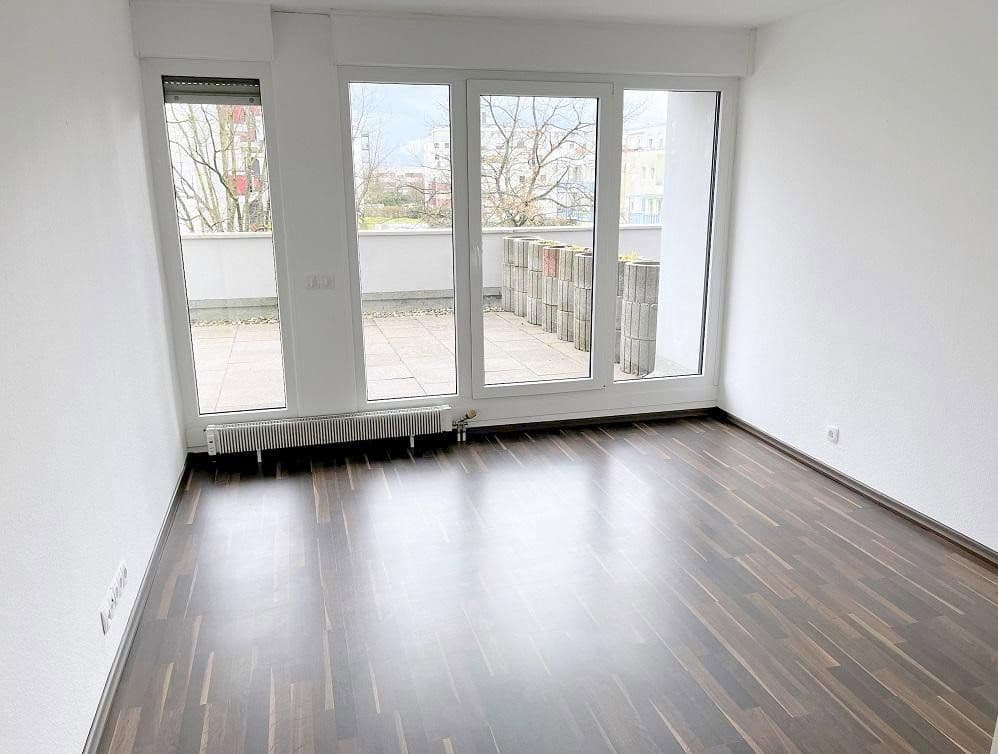 Prenájom bytu 3-izbový 143 m², Karlsruhe-Neureut, Bádensko-Wurttembersko Prenájom bytu 3-izbový 143 m², Karlsruhe-Neureut, Bádensko-Wurttembersko