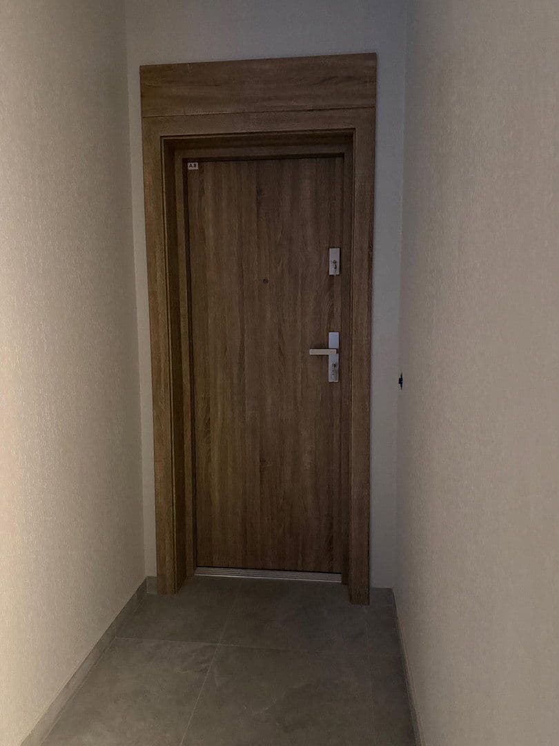 Prenájom bytu 4-izbový 89 m², Berlin, Berlín Prenájom bytu 4-izbový 89 m², Berlin, Berlín